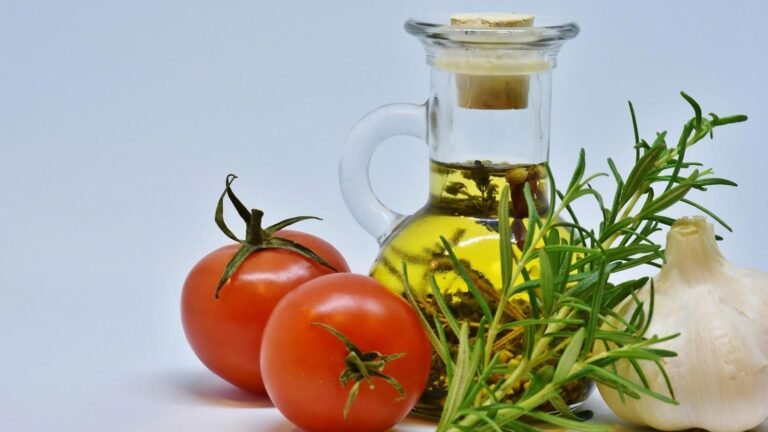 Benefits of Argan Oil: Skin, Hair, Health & How to Use It